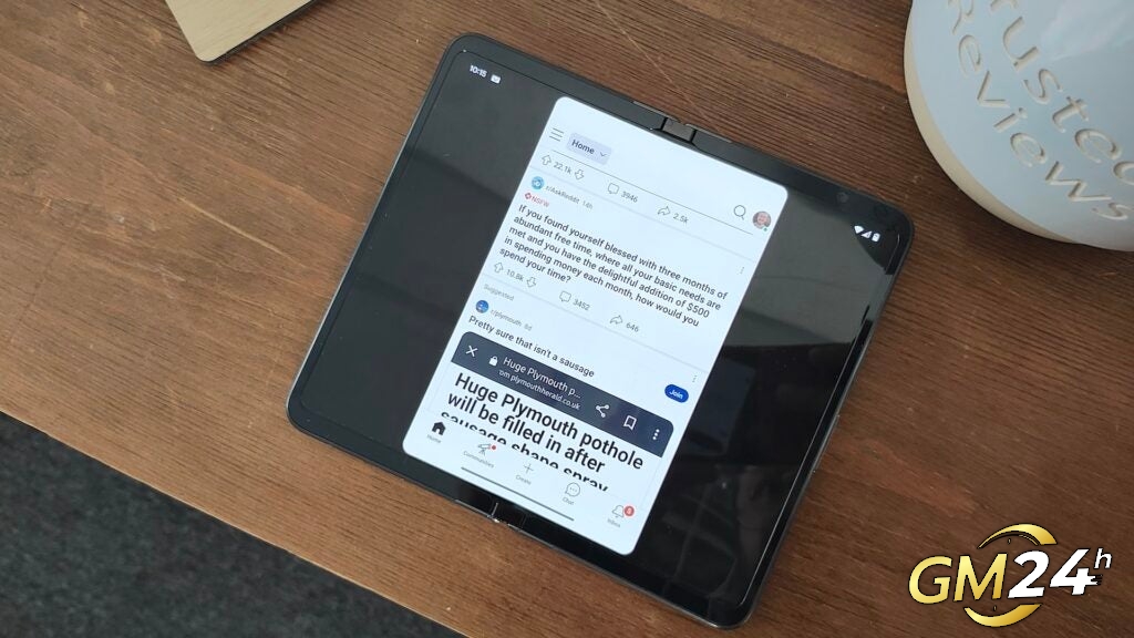 Reddit บน Google Pixel Fold